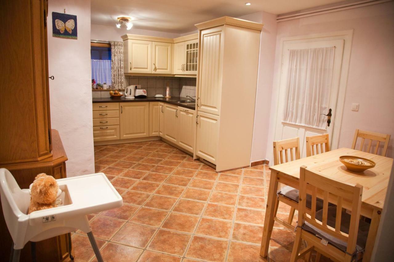 فيلا The 1882 Old House Vodnikova بوينج المظهر الخارجي الصورة